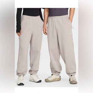 Adult Unisex NIKE ACG LUNGS THERMA-FIT REPEL "TUFF FLEECE" PANTS.